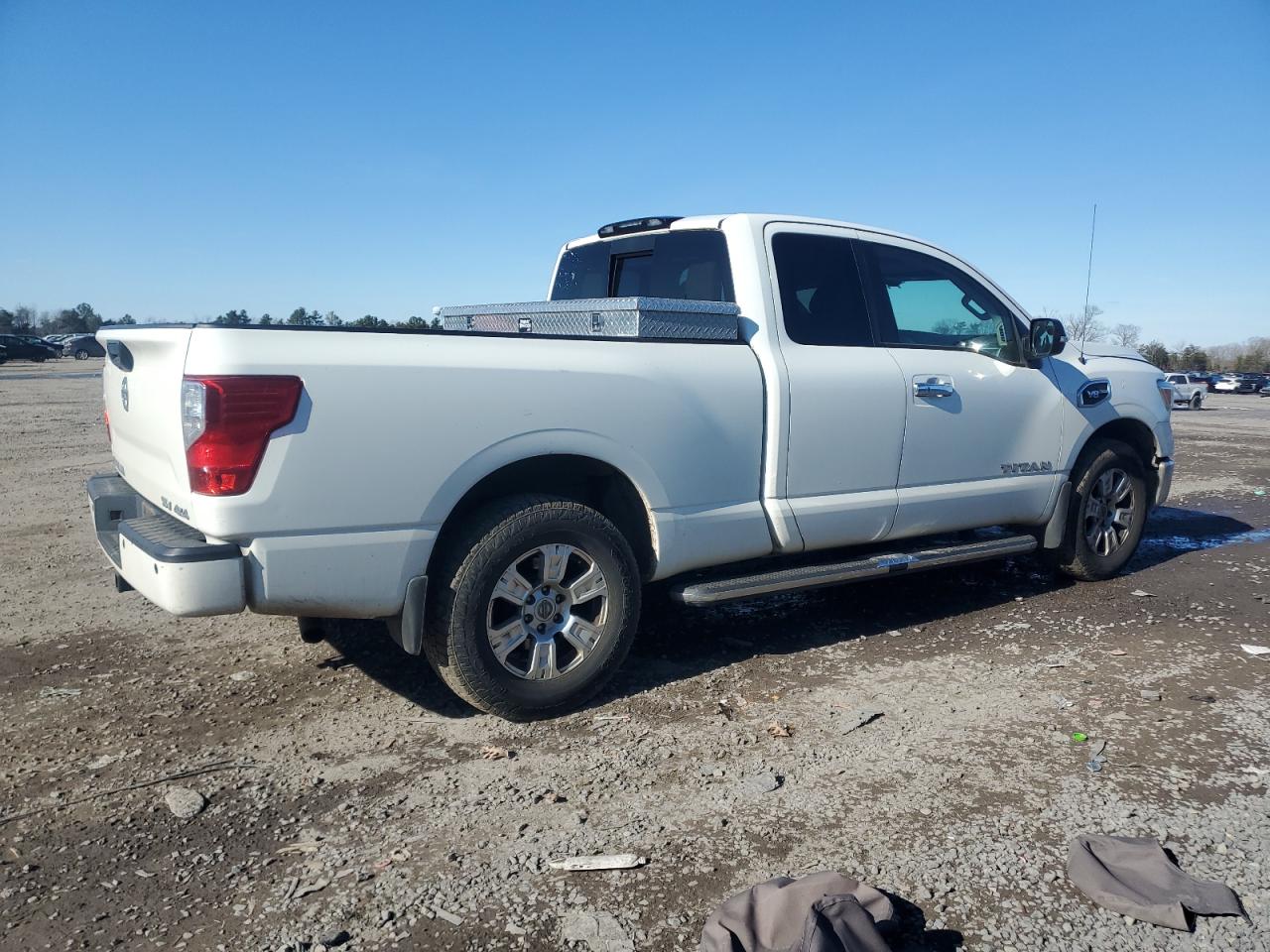 2017 Nissan Titan - Image 3