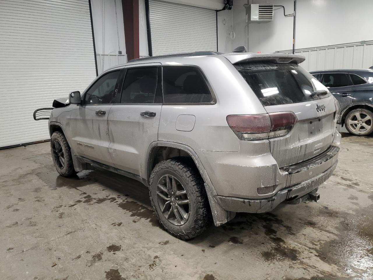 2017 Jeep Grand Cherokee - Image 2