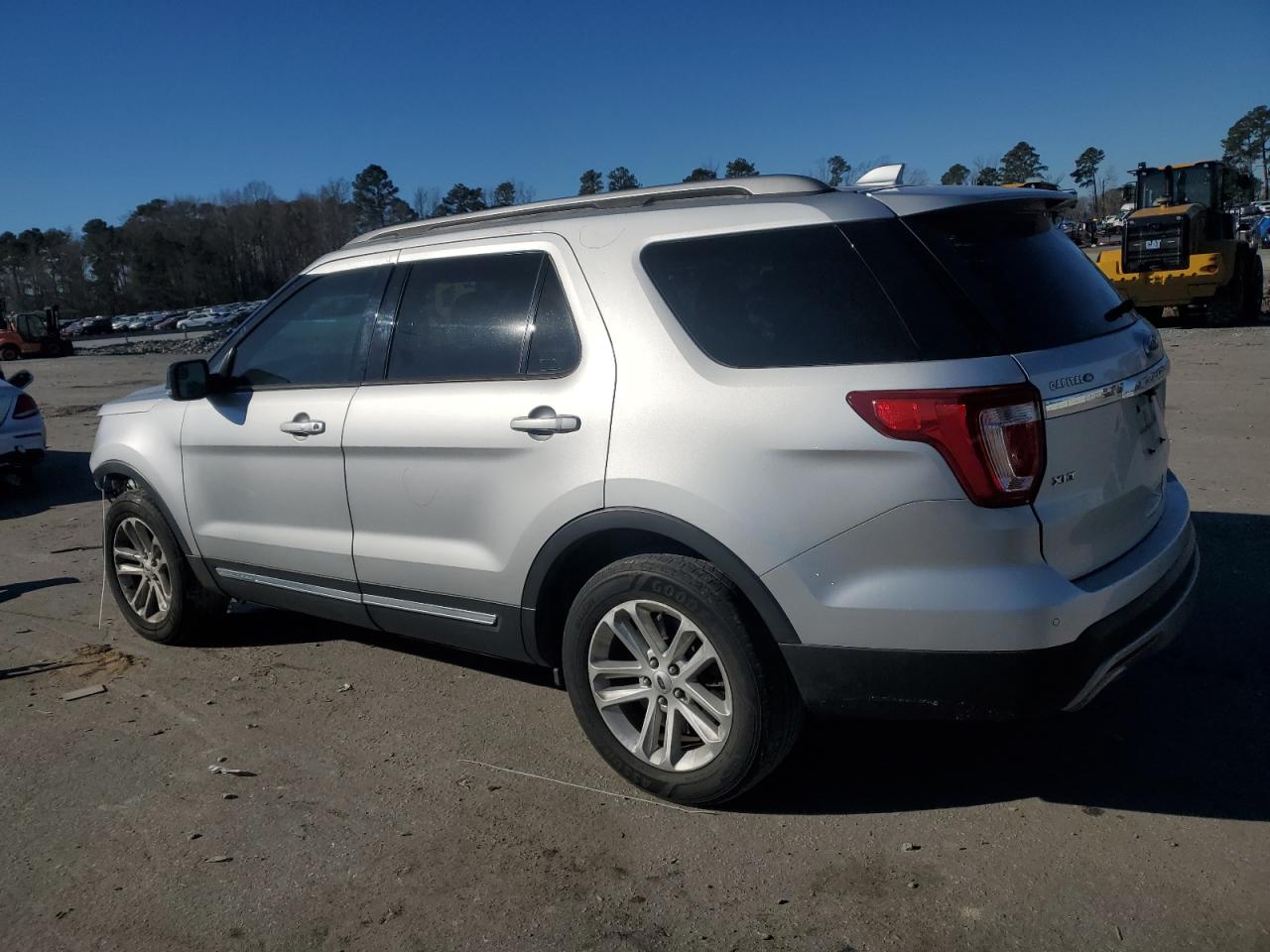2017 Ford Explorer - Image 2