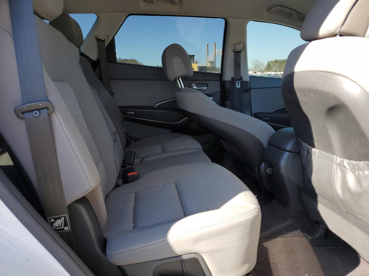 2017 Hyundai Santa Fe - Image 11