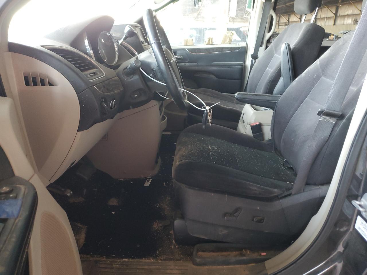 2011 Chrysler Town & Country - Image 7