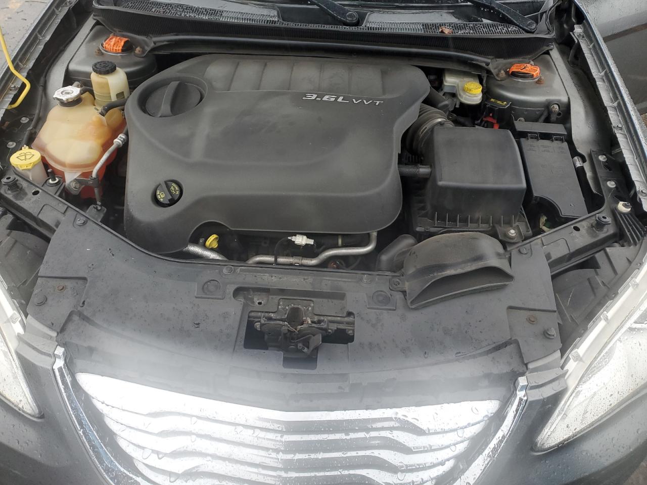 2011 Chrysler 200 - Image 11