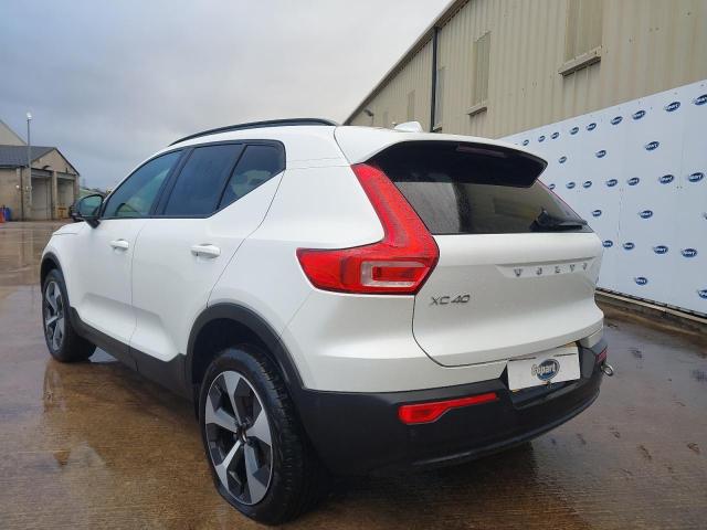 2024 VOLVO XC40 + B3