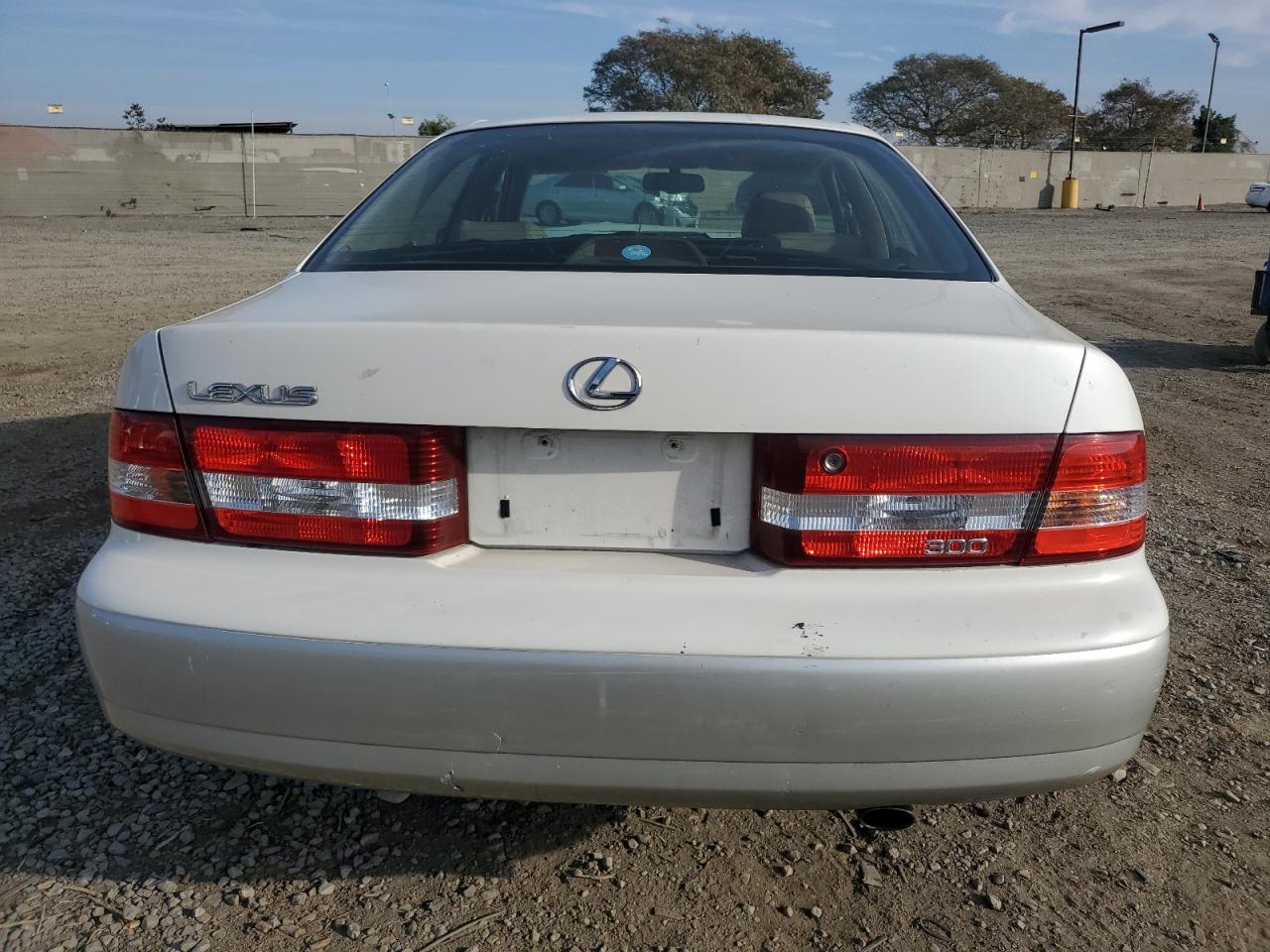 2001 Lexus ES - Image 6