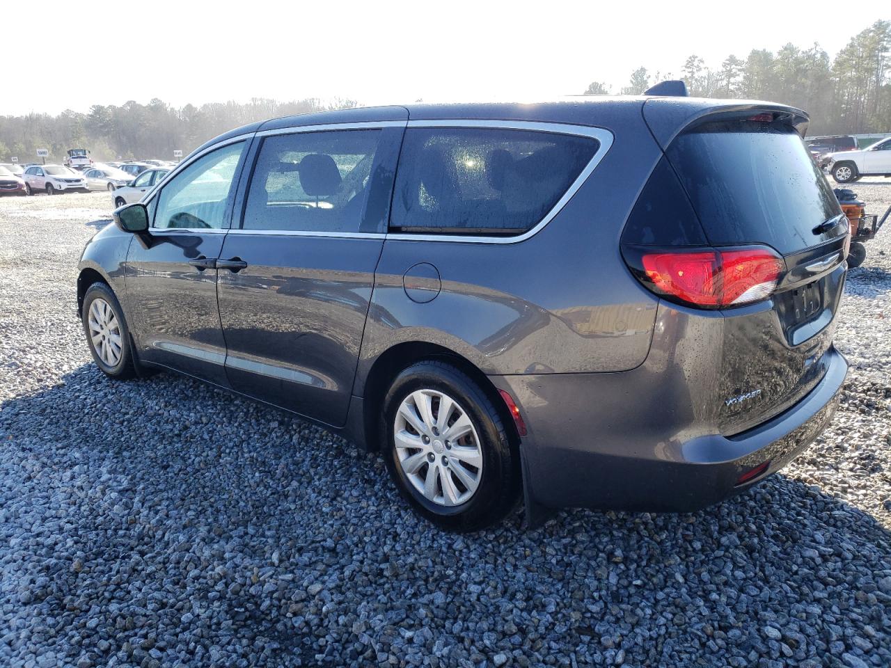 2020 Chrysler Voyager - Image 2
