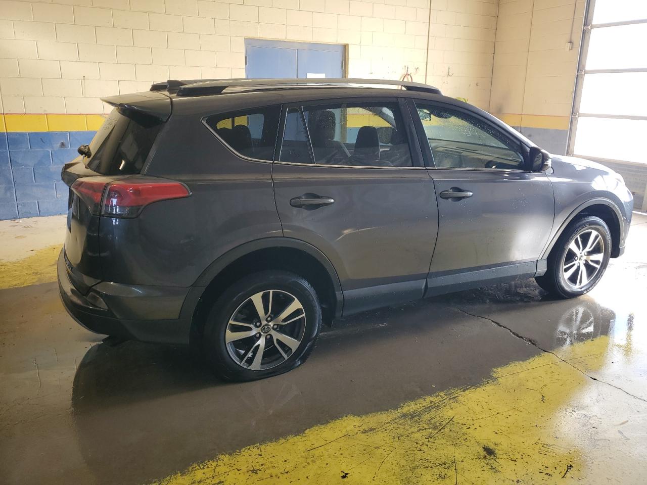2018 Toyota RAV 4 - Image 3