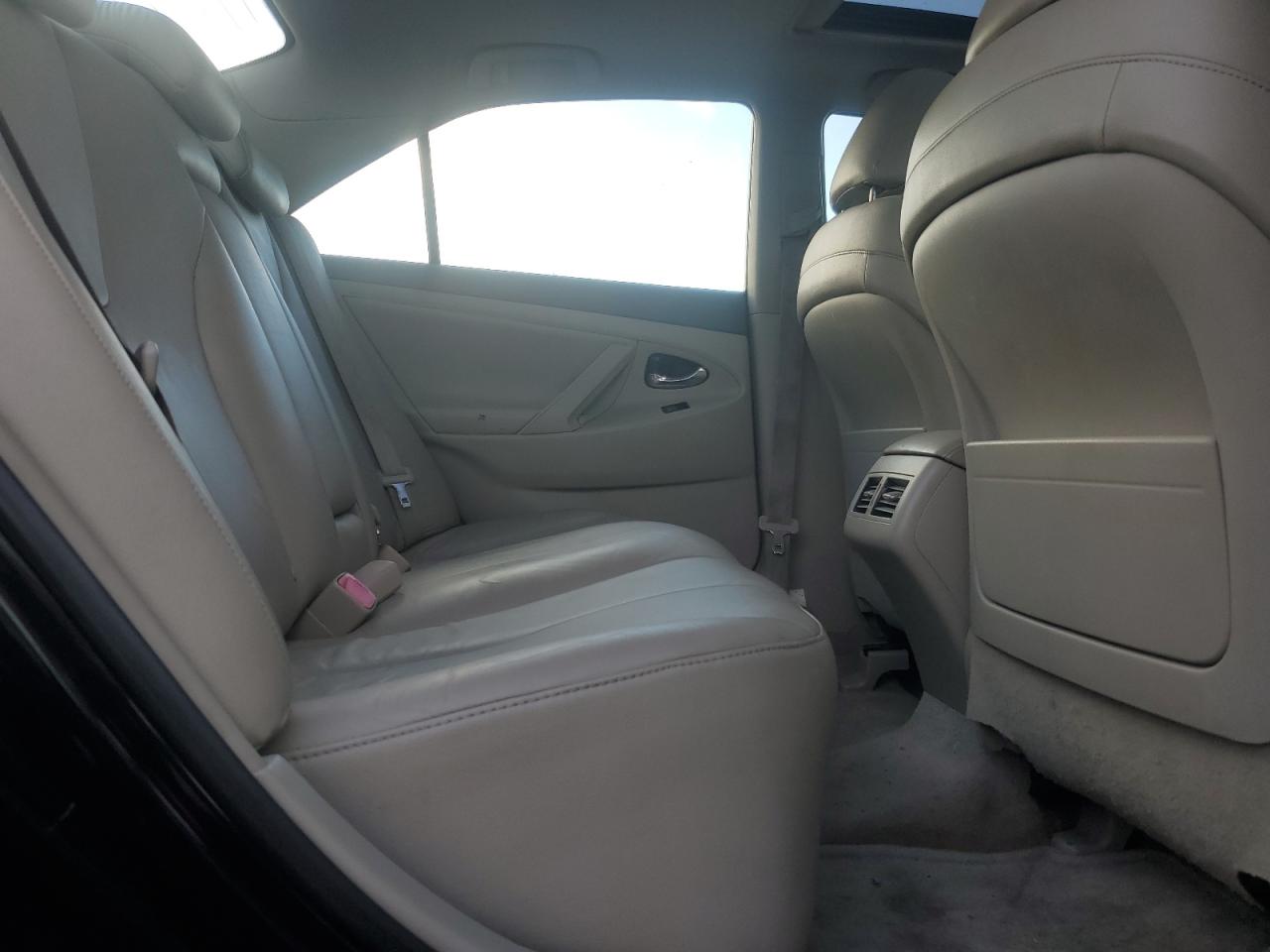 2009 Toyota Camry - Image 10