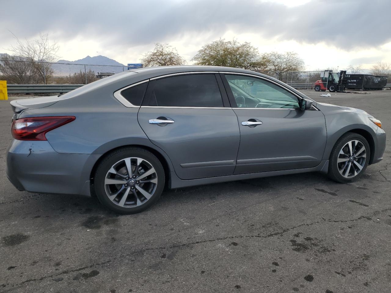 2017 Nissan Altima - Image 3