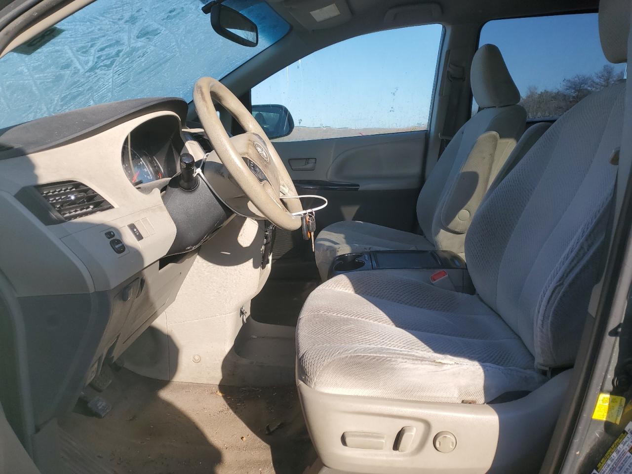 2012 Toyota Sienna - Image 7