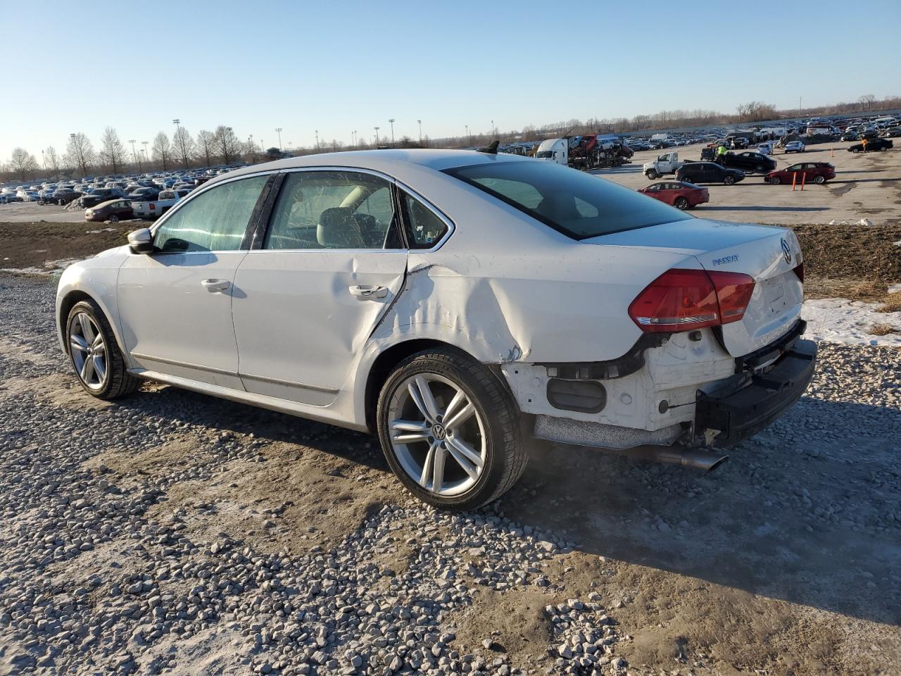2014 Volkswagen Passat - Image 2