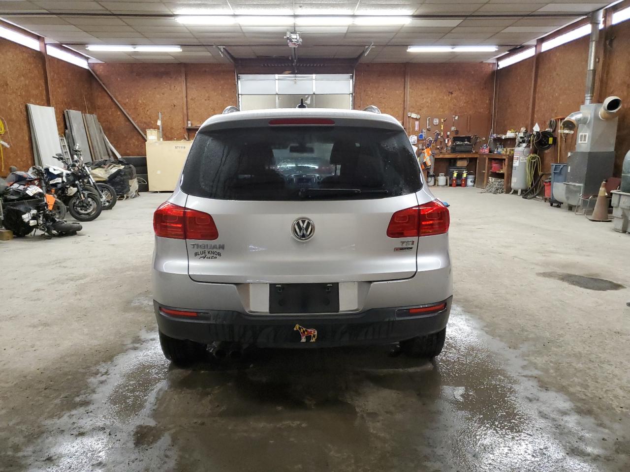 2017 Volkswagen Tiguan - Image 6