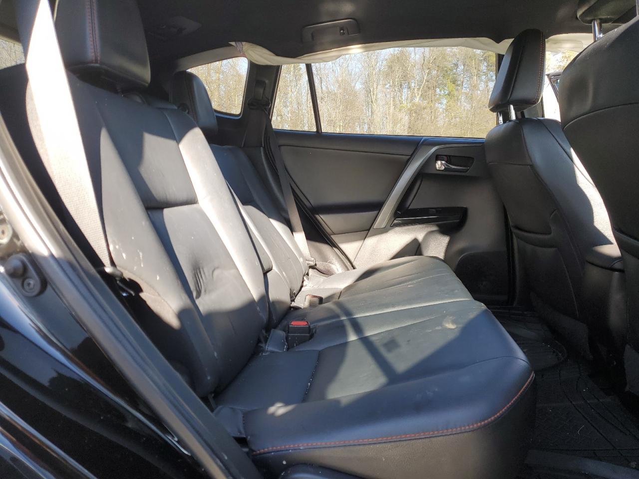 2018 Toyota RAV 4 - Image 12