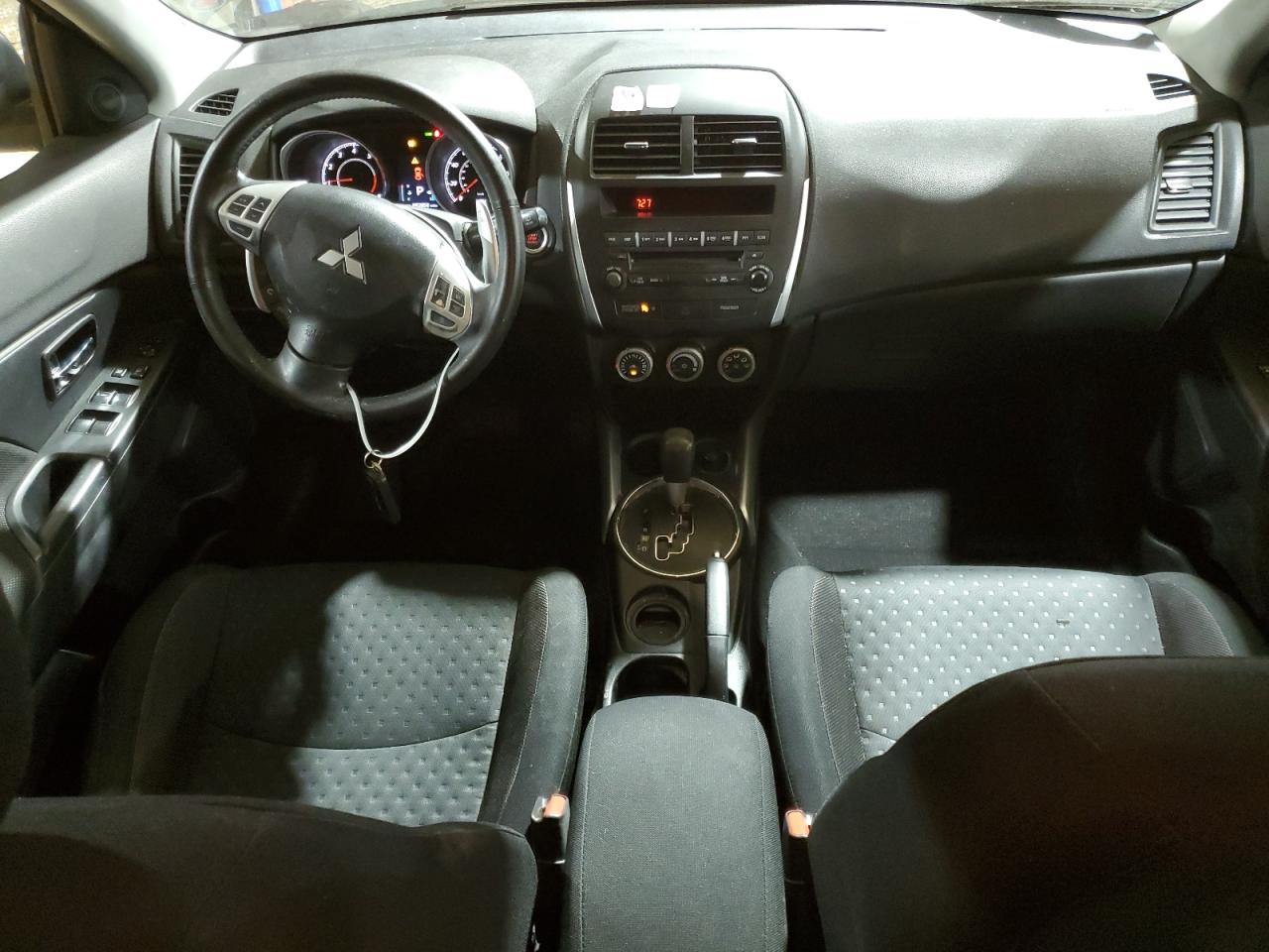 2011 Mitsubishi Outlander - Image 8