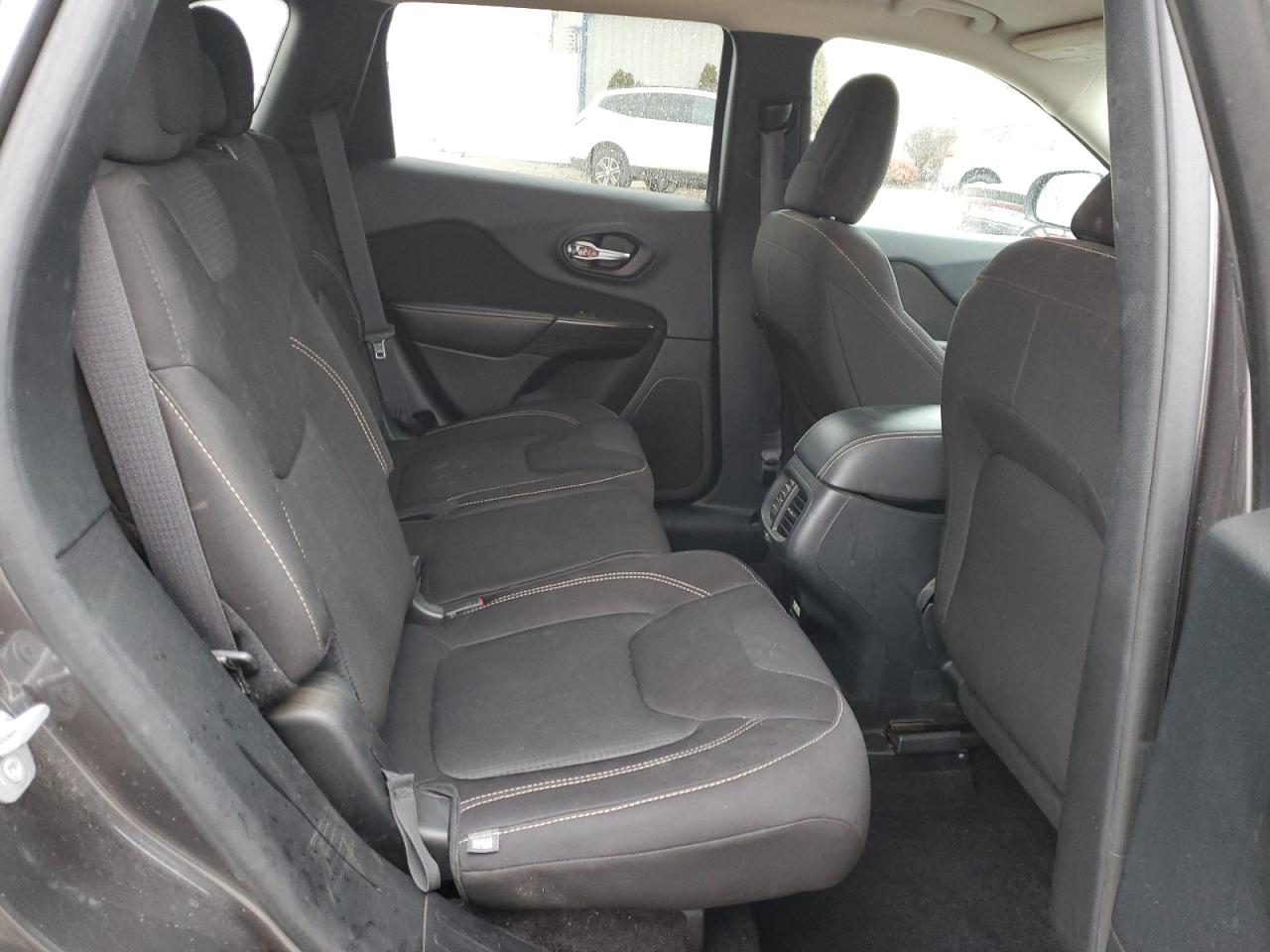 2016 Jeep Grand Cherokee - Image 10