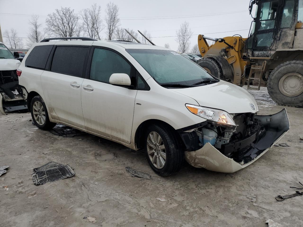 2017 Toyota Sienna - Image 4