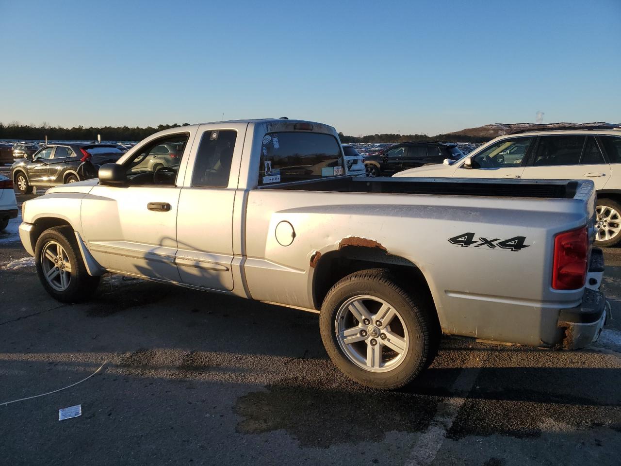 2007 Dodge Dakota - Image 2