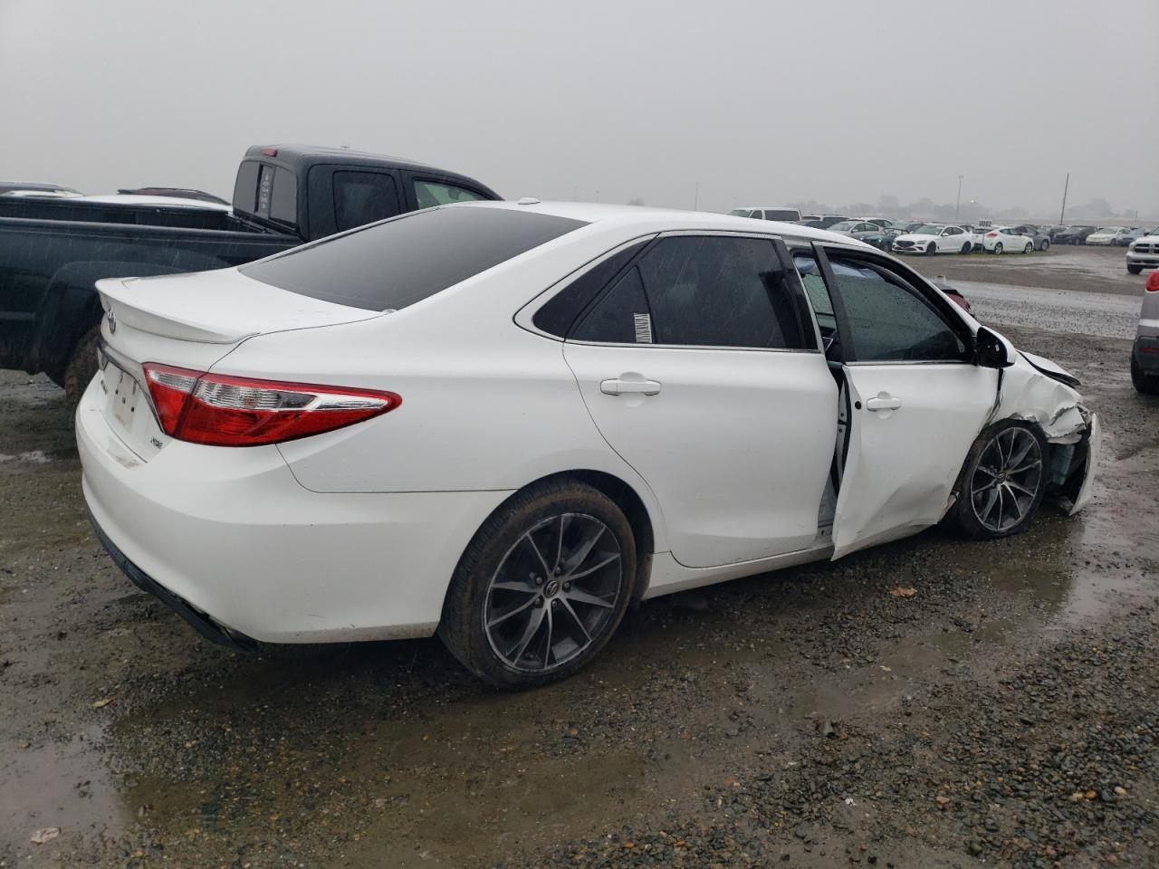 VIN 4T1BK1FK4FU556035 2015 TOYOTA CAMRY no.3