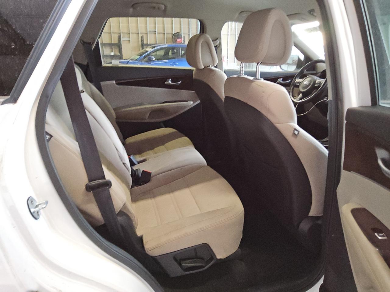 2016 Kia Sorento - Image 10