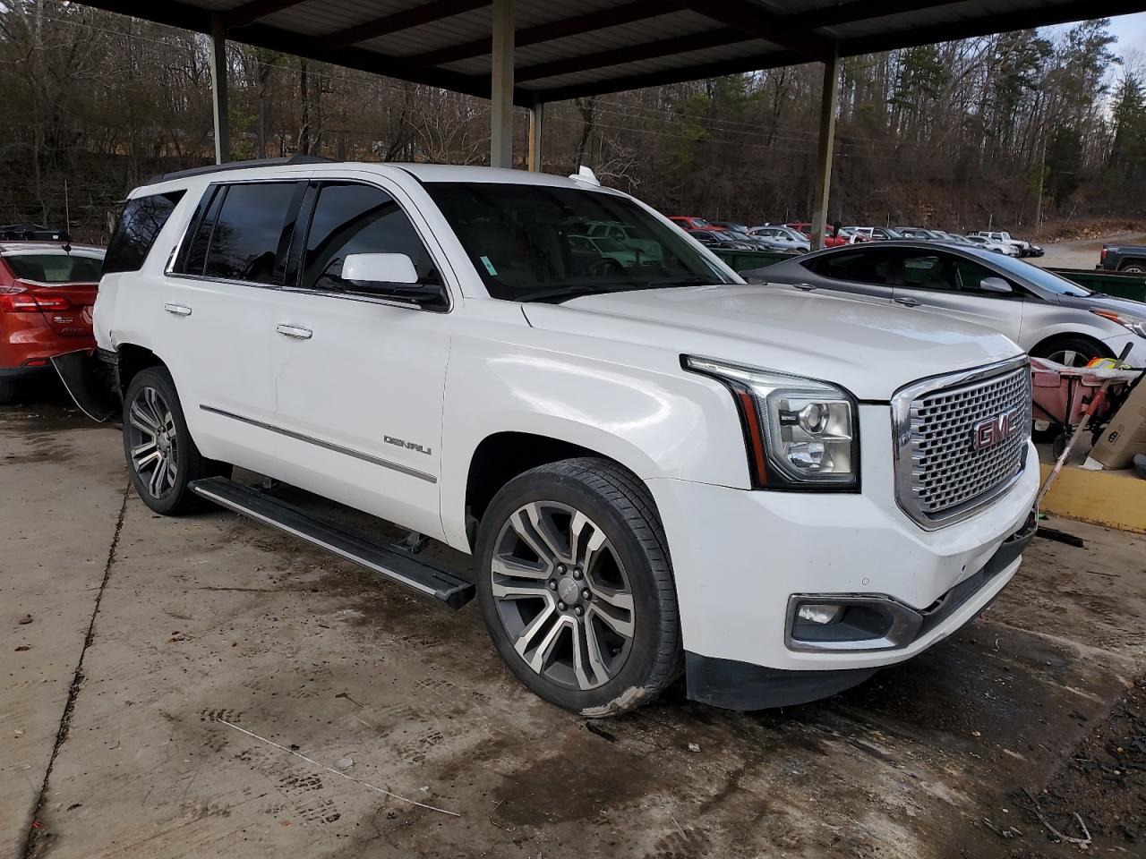 2017 GMC Yukon - Image 4
