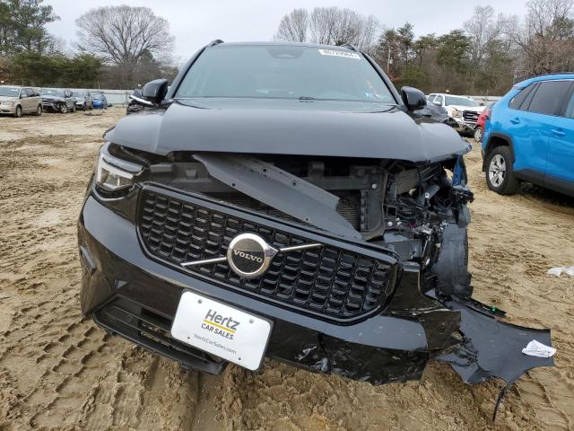  VOLVO XC40 CORE 2024 Czarny