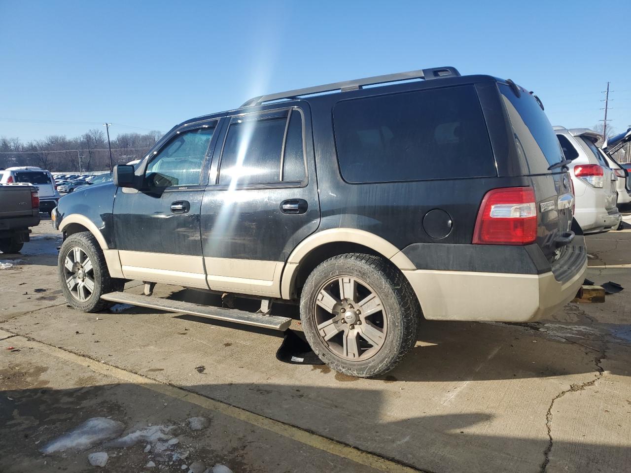 2009 Ford Expedition - Image 2