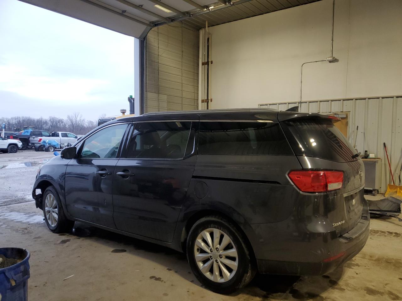 2015 Kia Sedona - Image 2