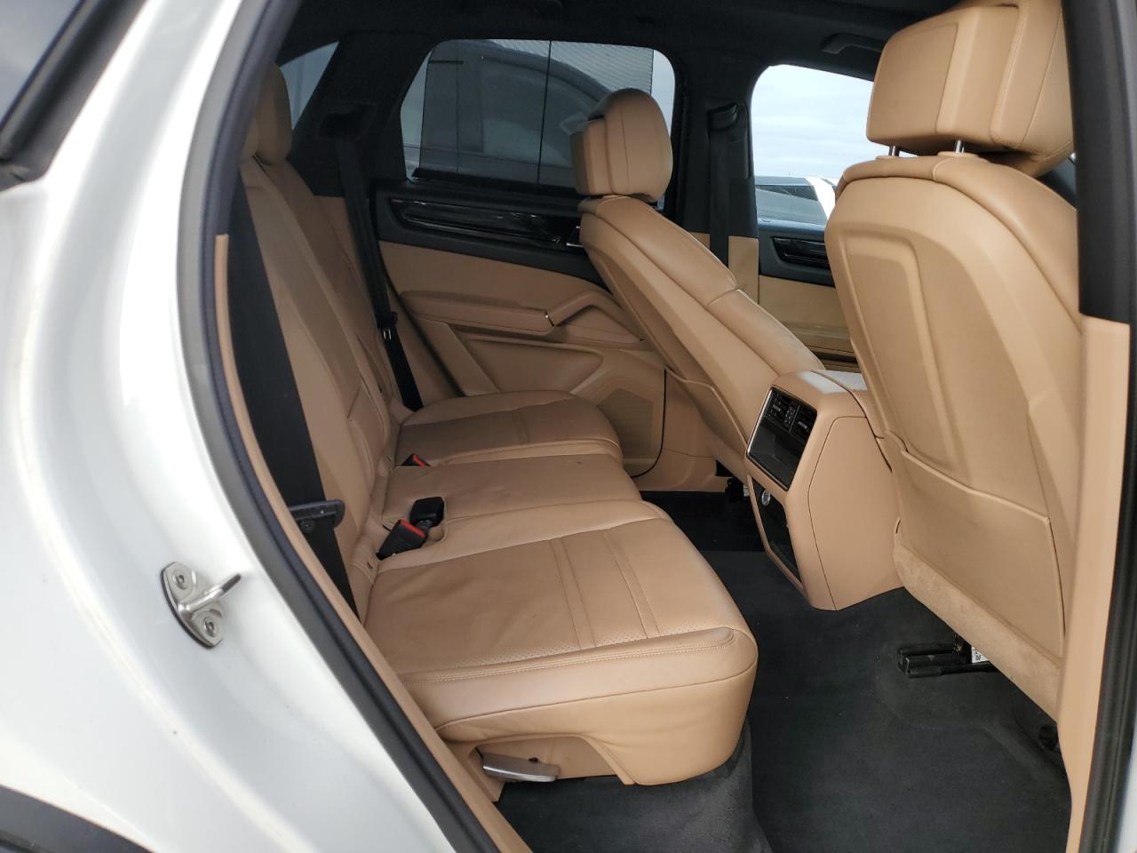 2019 Porsche Cayenne - Image 11