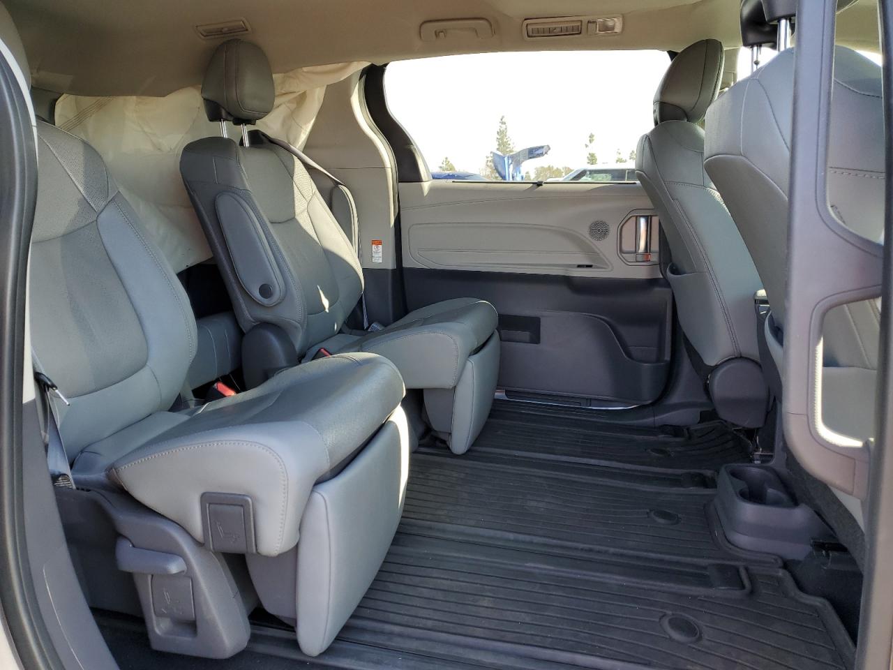 2021 Toyota Sienna - Image 11
