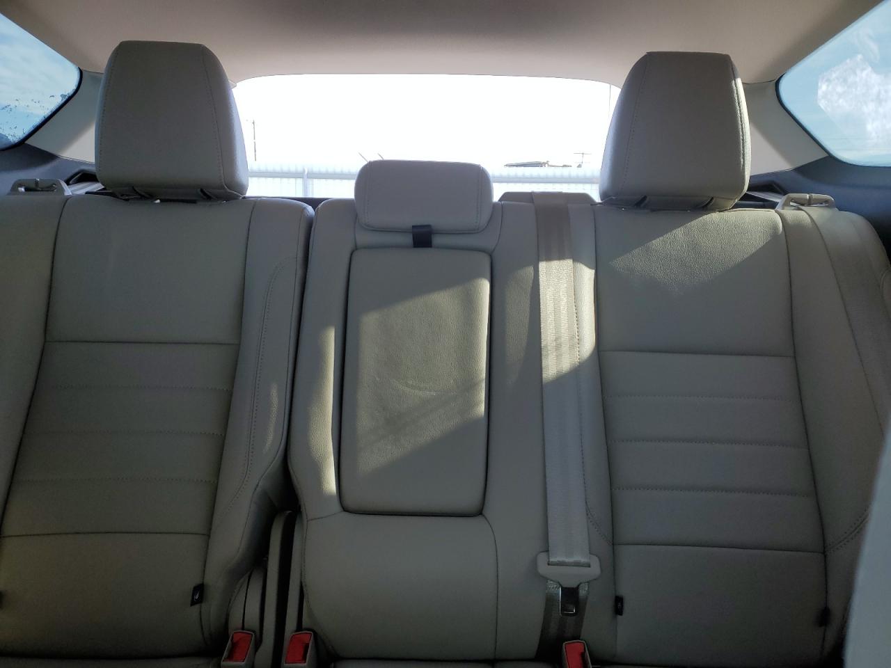 VIN: 1FMCU9J90GUC16996 2016 FORD ESCAPE