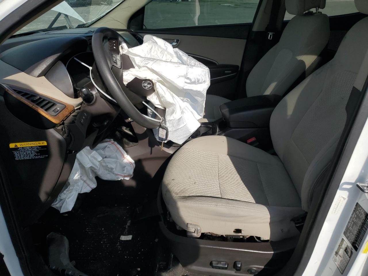 2016 Hyundai Santa Fe - Image 7