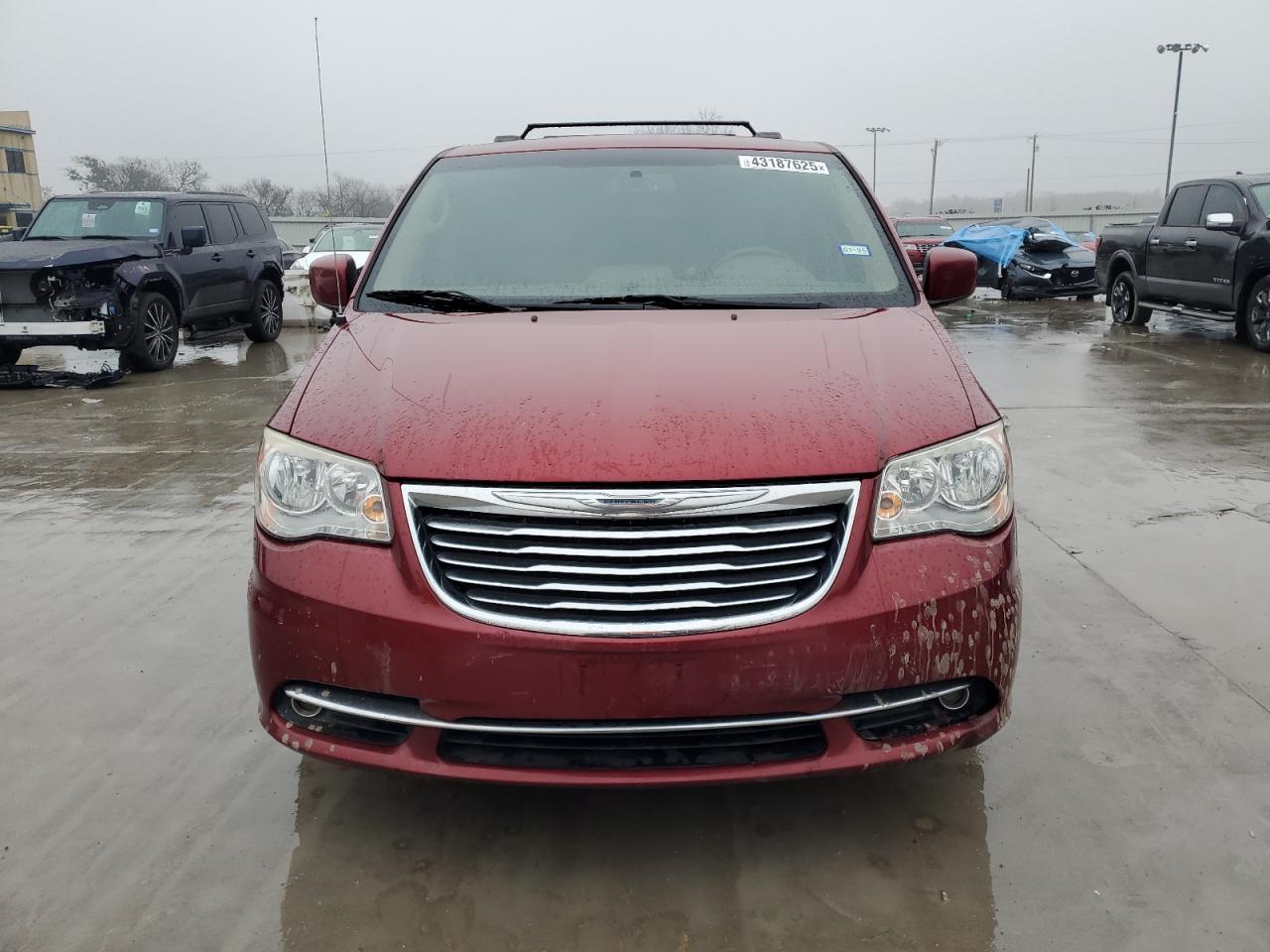 2015 Chrysler Town & Country - Image 5