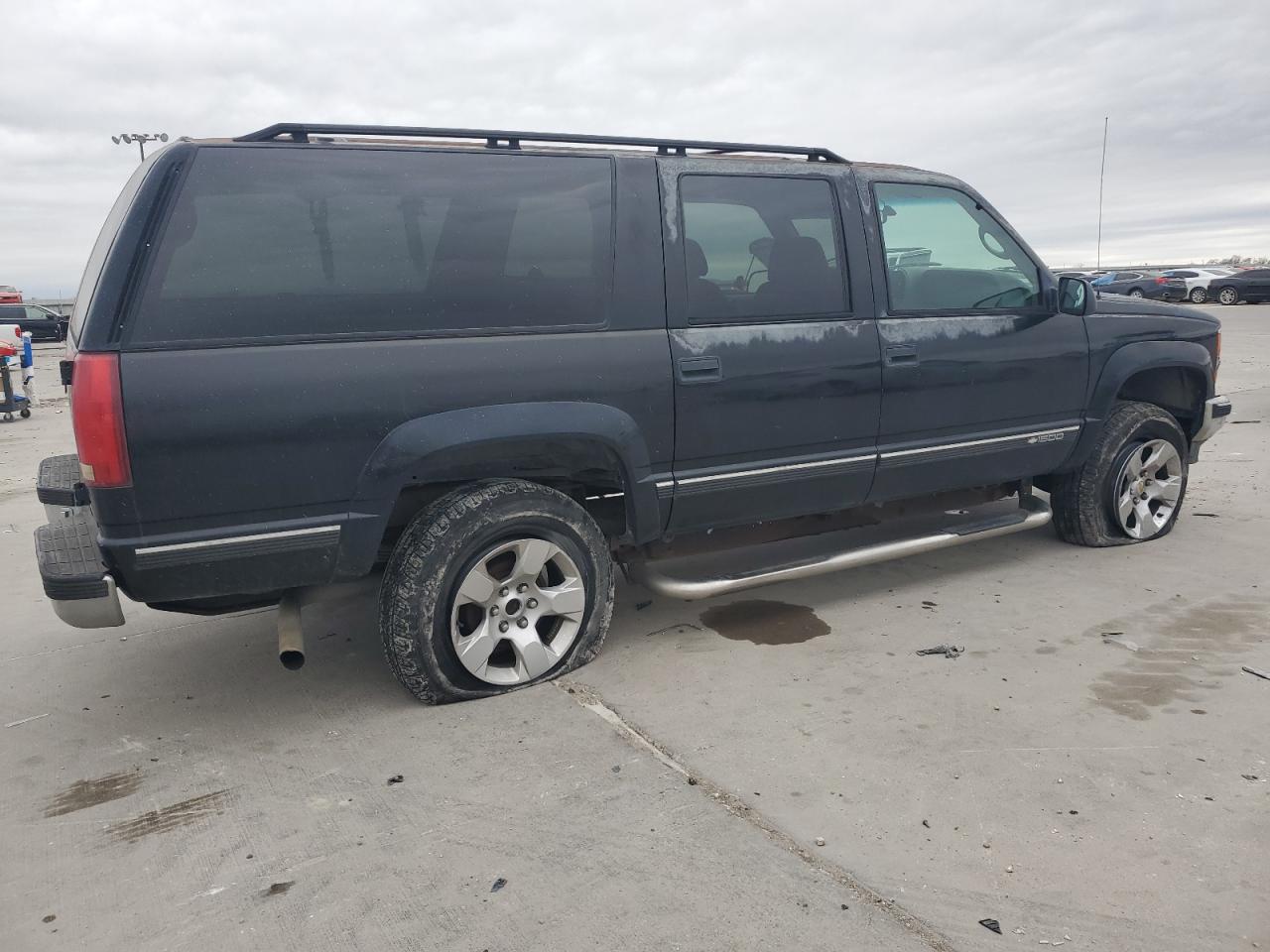 1999 Chevrolet Suburban - Image 3