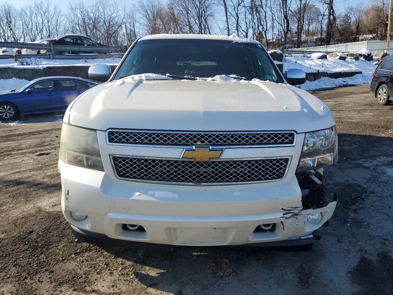 2011 Chevrolet Suburban - Image 5