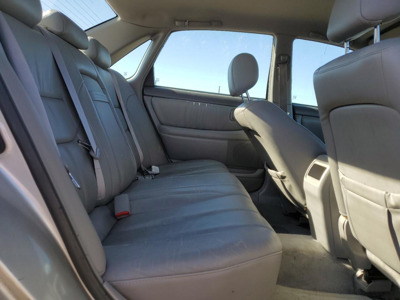 2002 Toyota Avalon - Image 10