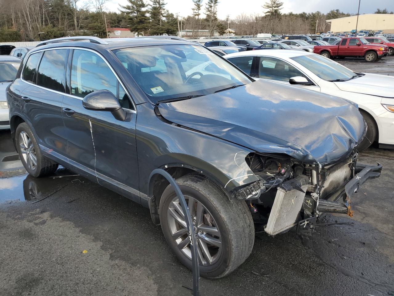 2016 Volkswagen Touareg - Image 4