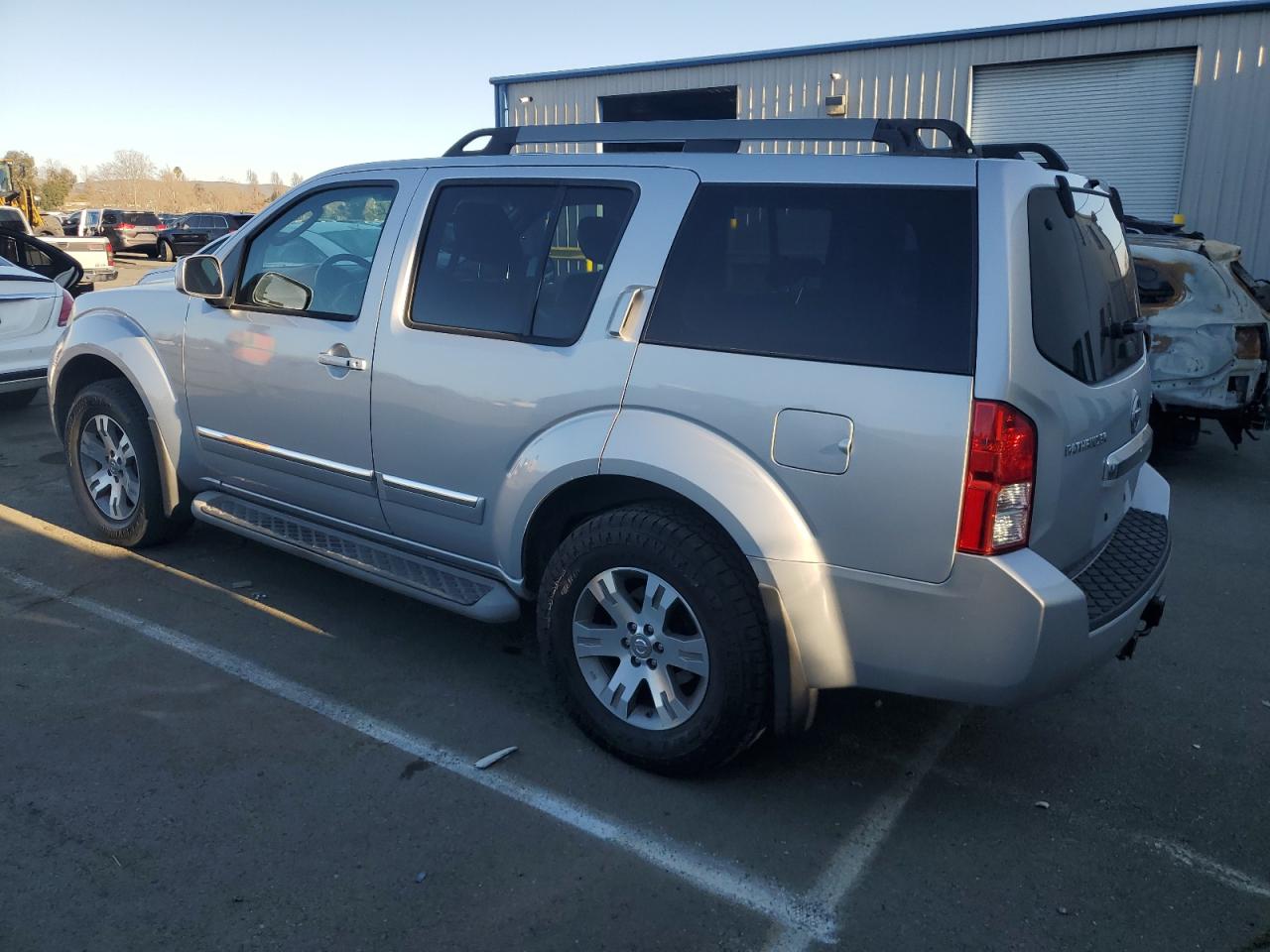 2011 Nissan Pathfinder - Image 2