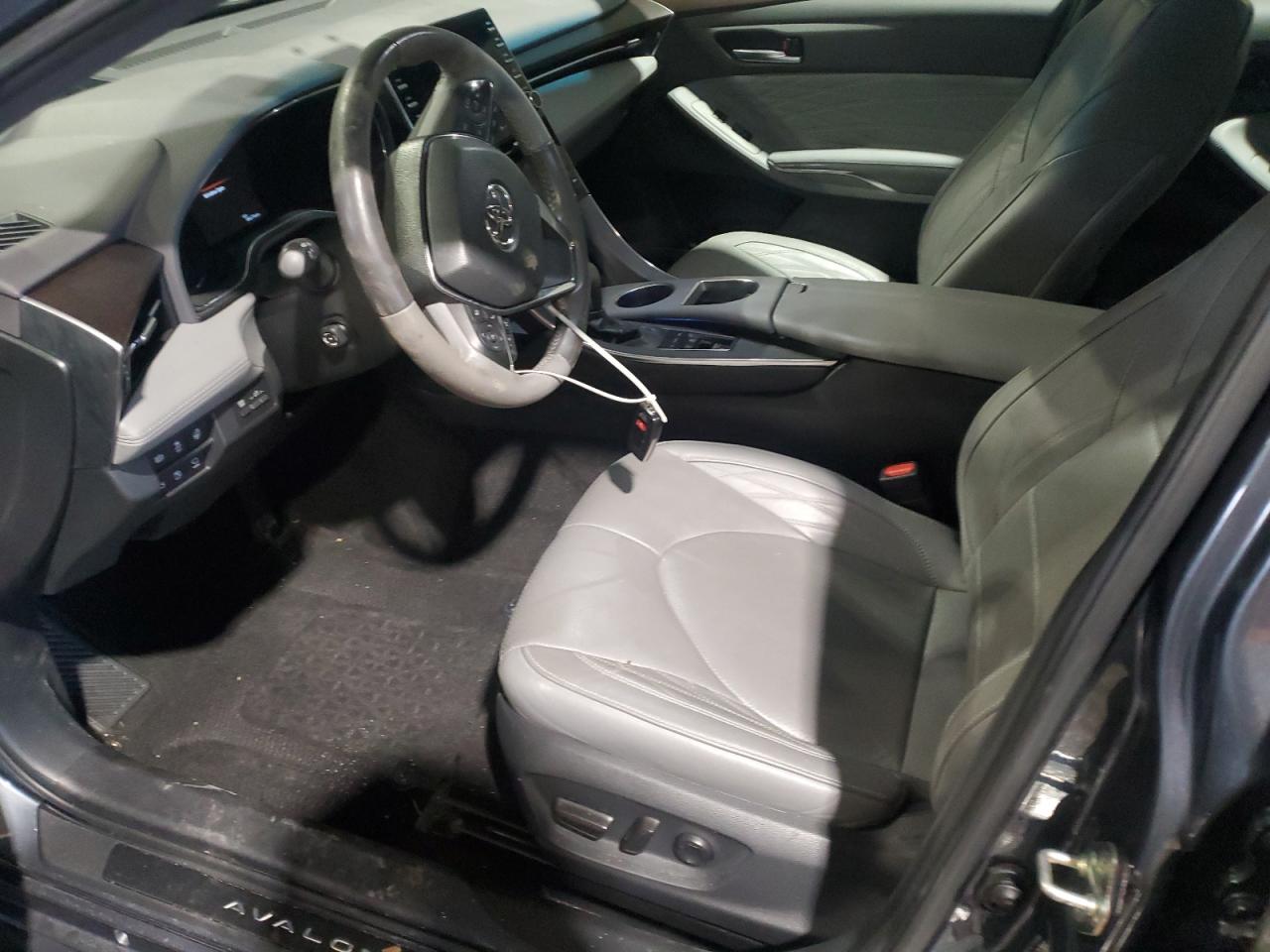 2019 Toyota Avalon - Image 7