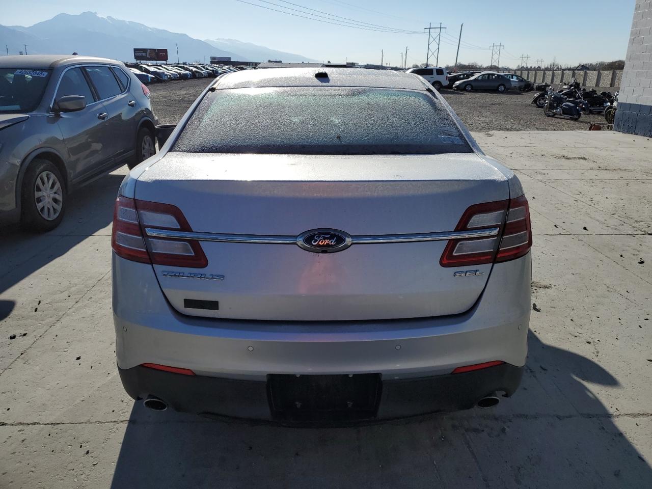 2014 Ford Taurus - Image 6