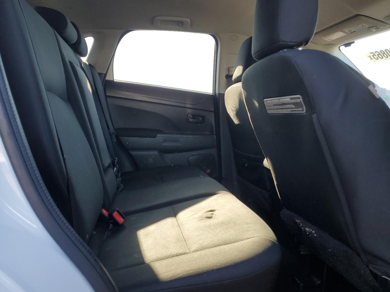 2015 Mitsubishi Outlander - Image 11