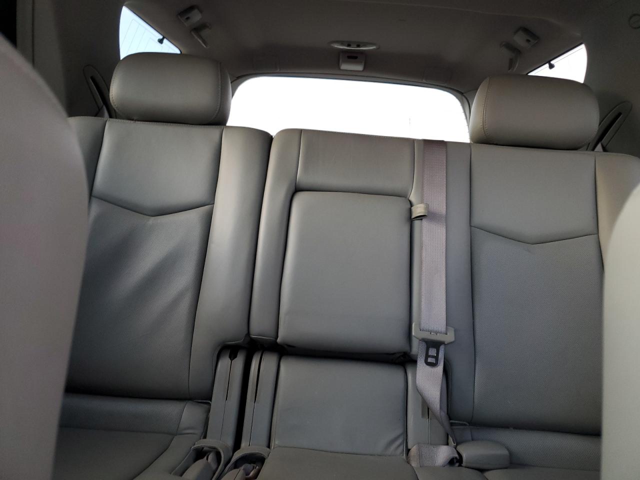 2006 Cadillac SRX - Image 10