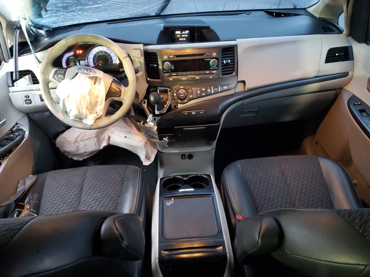 2012 Toyota Sienna - Image 8