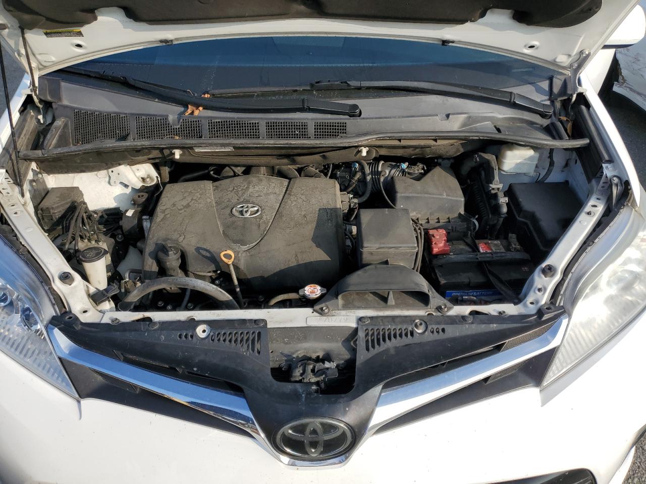 2020 Toyota Sienna - Image 12