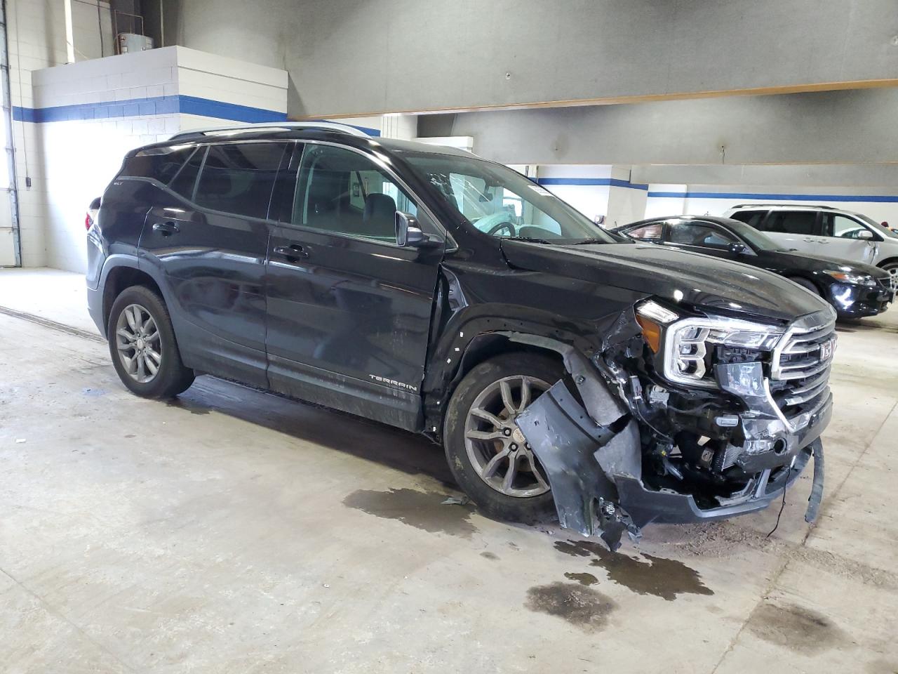 2022 GMC Terrain - Image 4