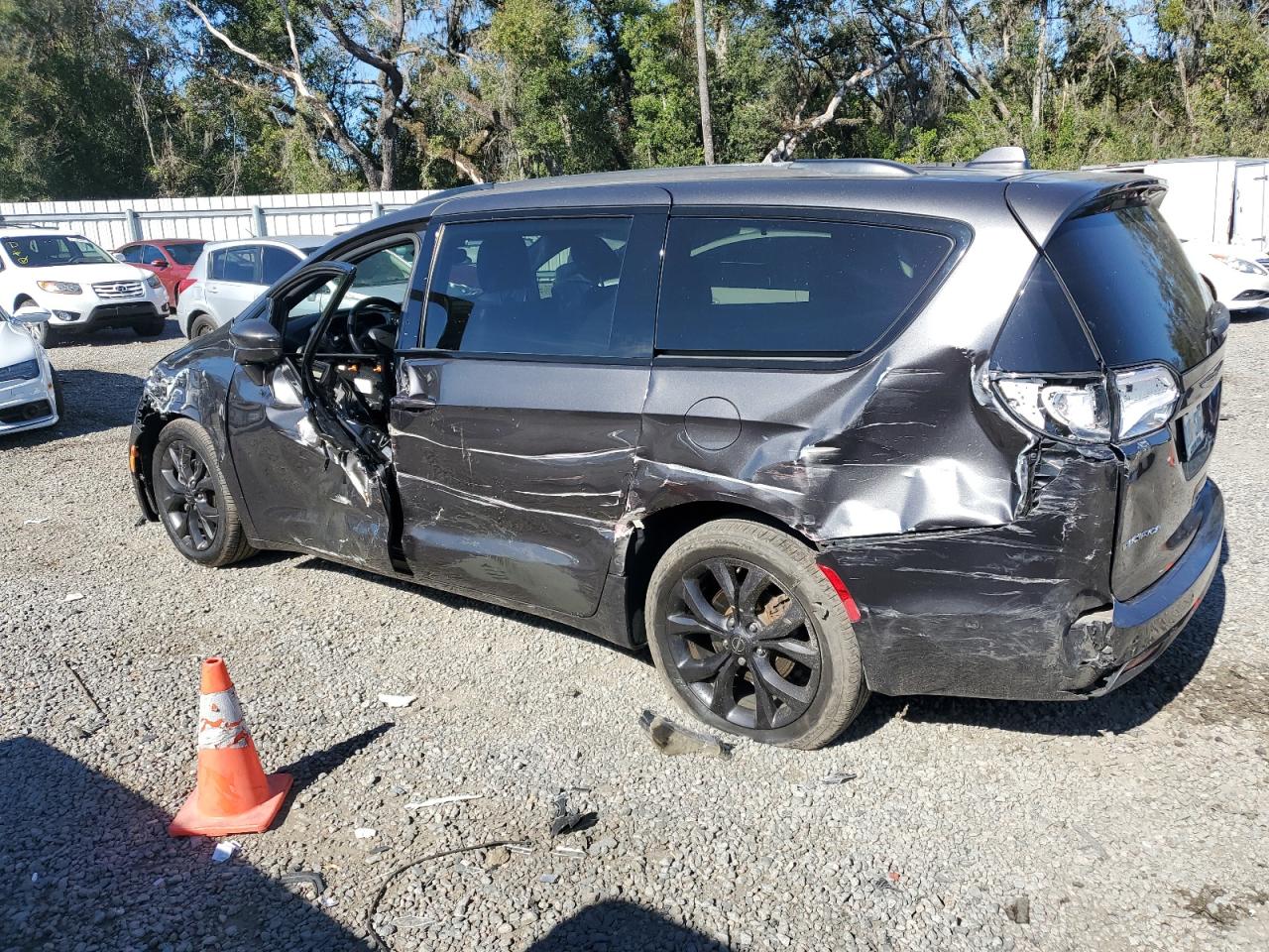 2C4RC1BG9KR567427 2019 CHRYSLER PACIFICA - Image 2