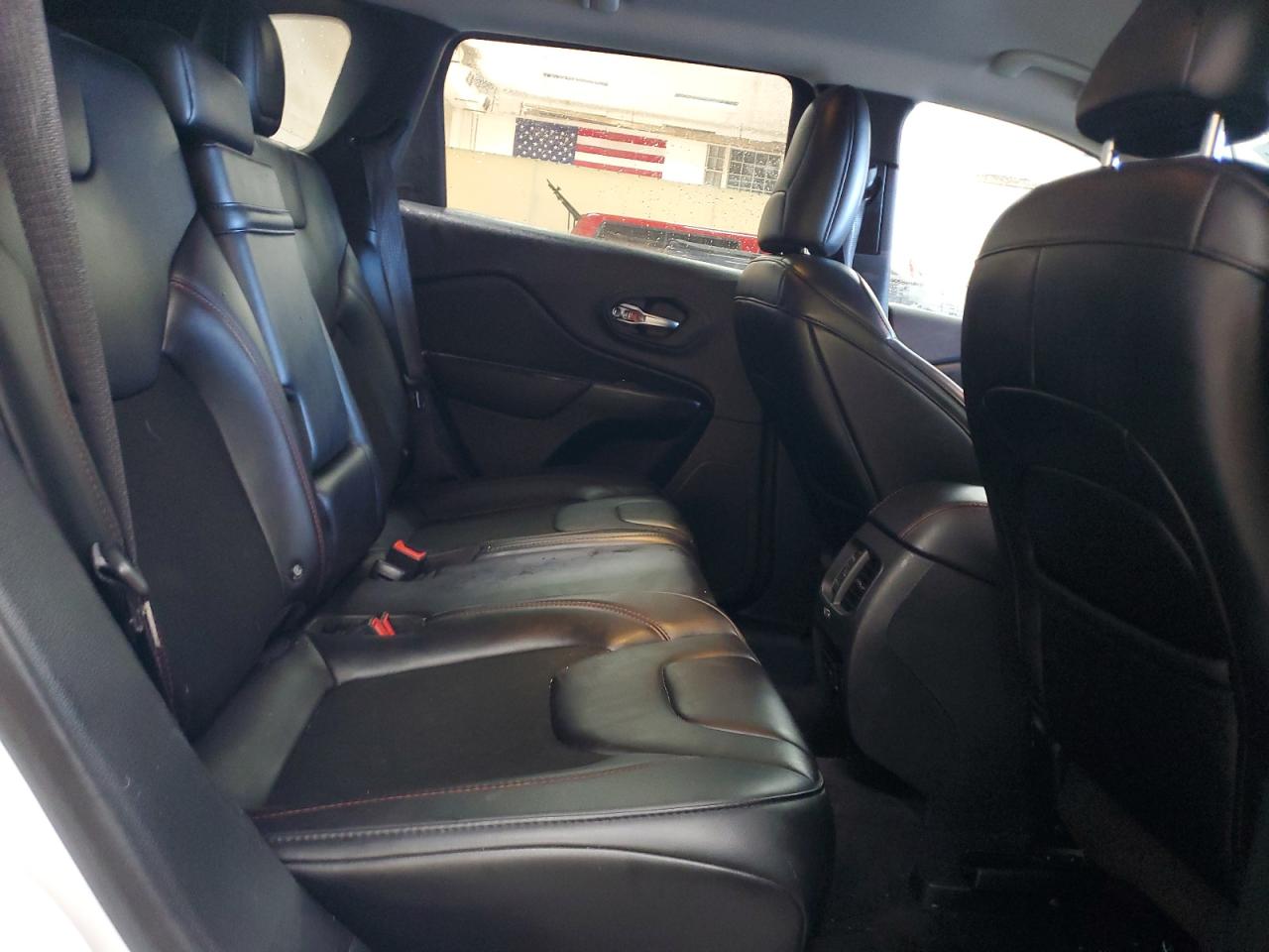 2019 Jeep Cherokee - Image 11