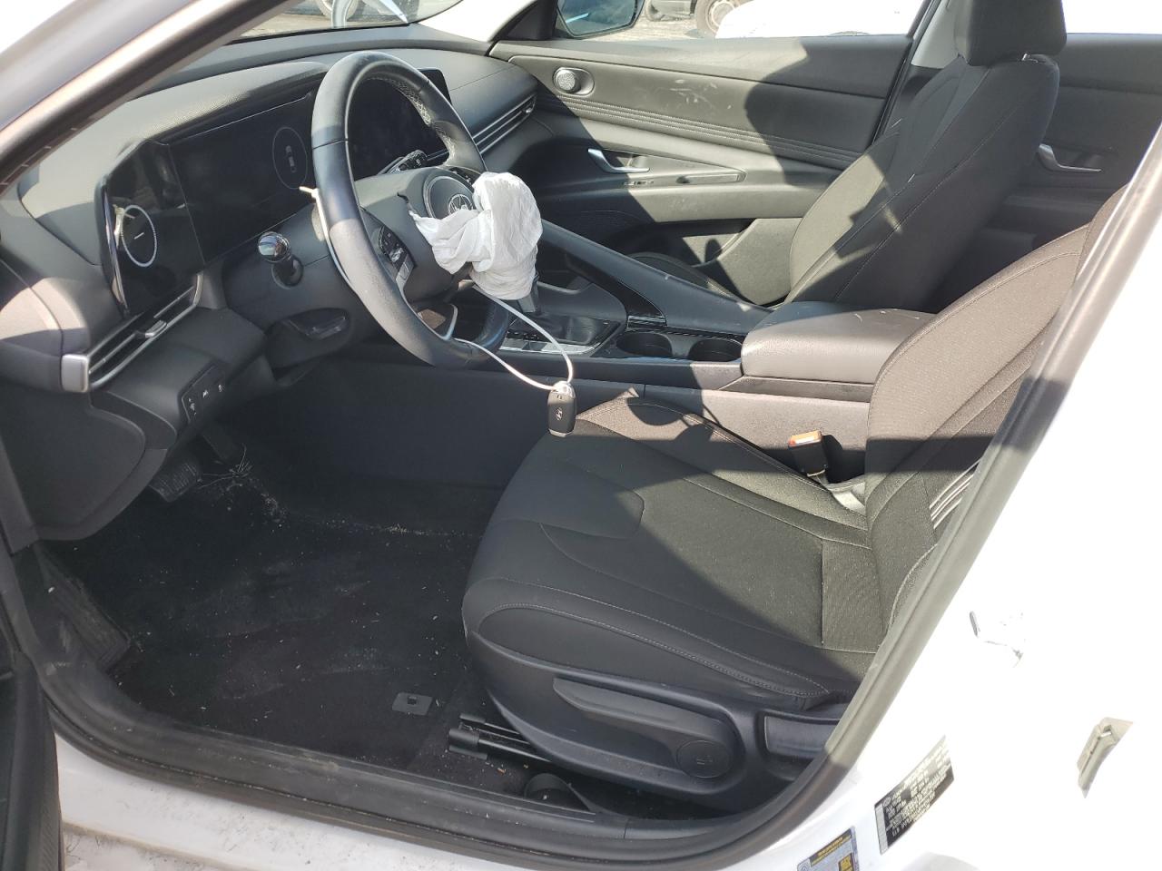 2023 Hyundai Elantra - Image 7