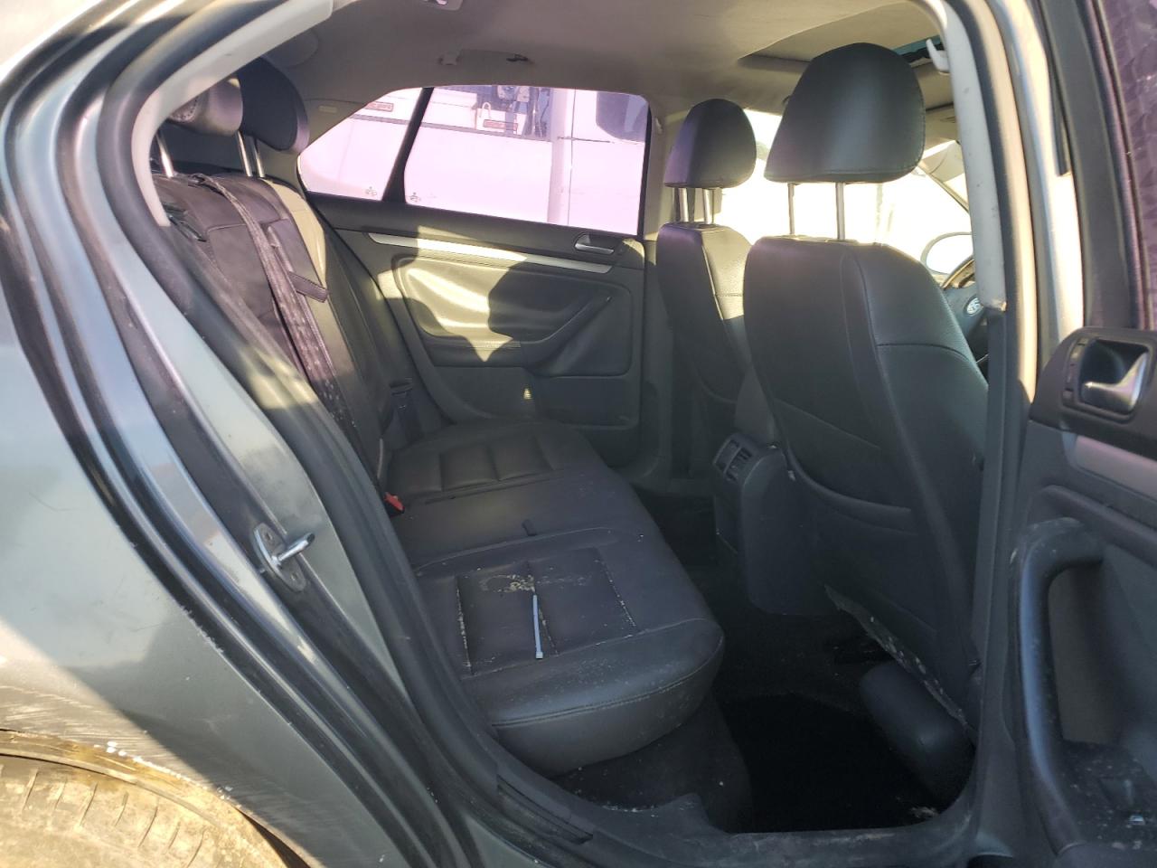 2007 Volkswagen Jetta - Image 10