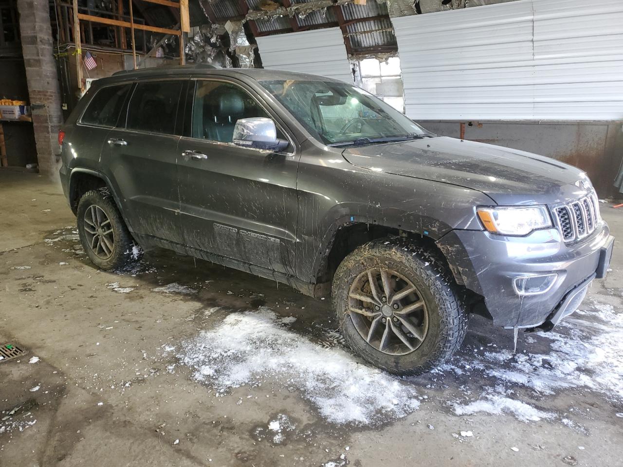 2017 Jeep Grand Cherokee - Image 4
