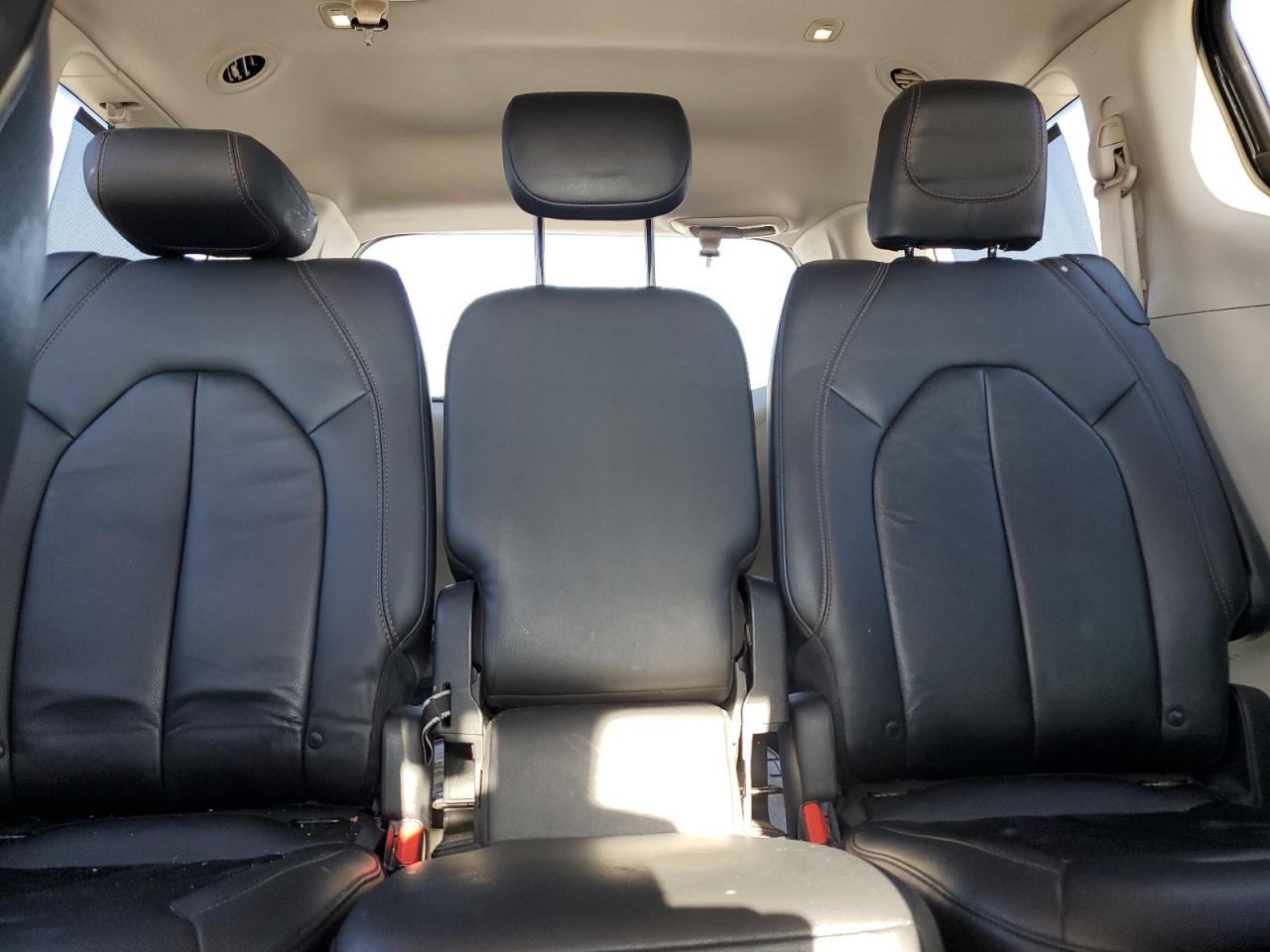 2017 Chrysler Pacifica - Image 10