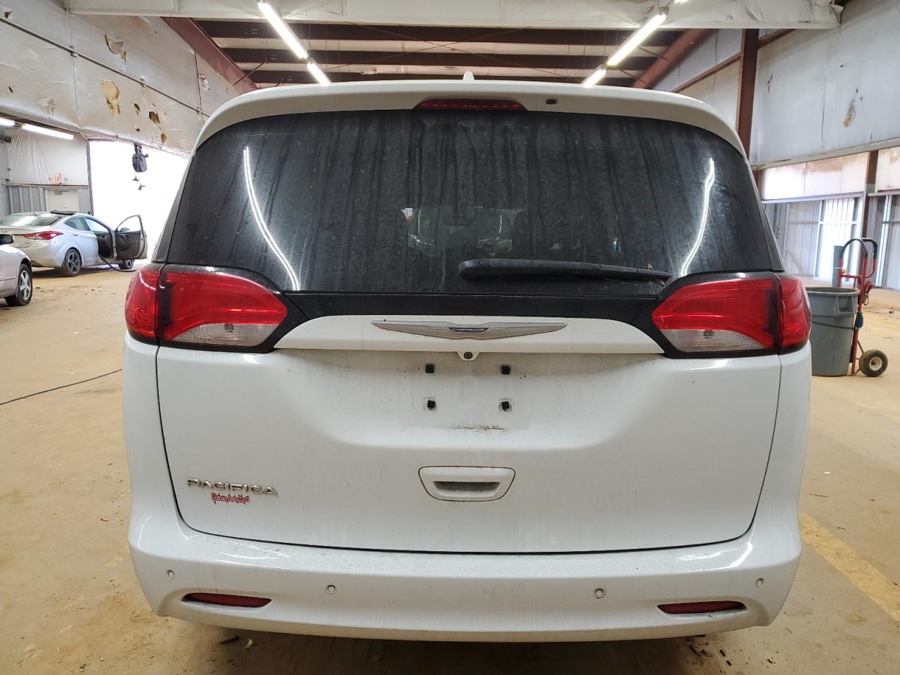 2017 Chrysler Pacifica - Image 6